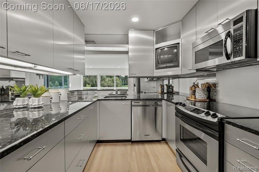 Building Photo - 511 Brookside Ave