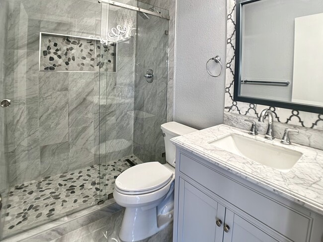 Building Photo - 215 Canyon Terrace Dr