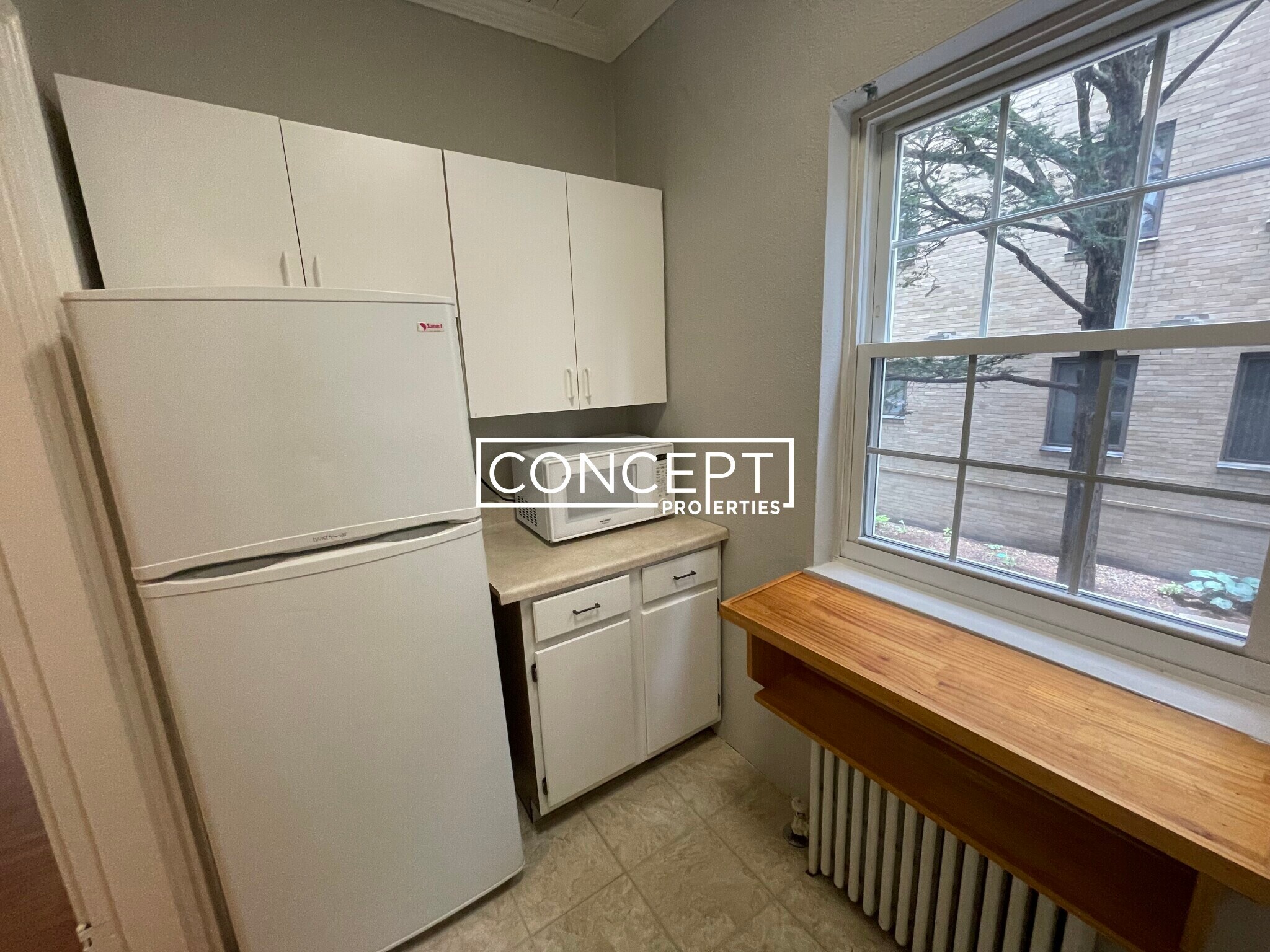 Building Photo - 8 Forest St