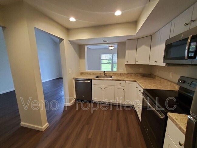 Building Photo - 66 Plaza Ave