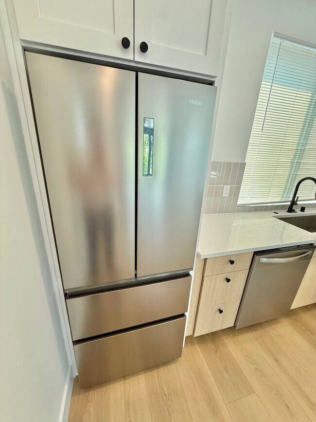 Building Photo - Spacious 3-Bedroom Townhome in the Heart of Greenwood