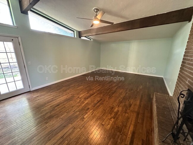 Building Photo - 11004 NW 115th St