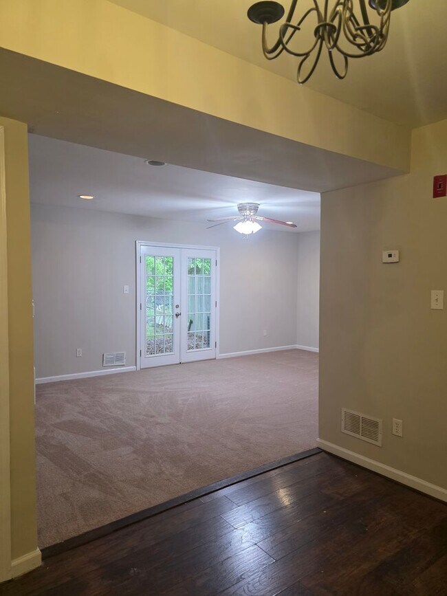 Building Photo - Twin Home in Saddlebrook