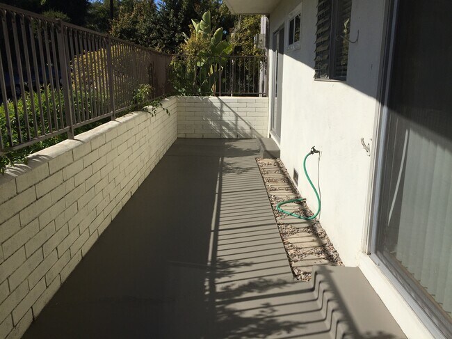 Building Photo - 3400 Club Dr