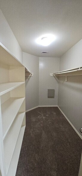 Building Photo - 706 Woodport Ln