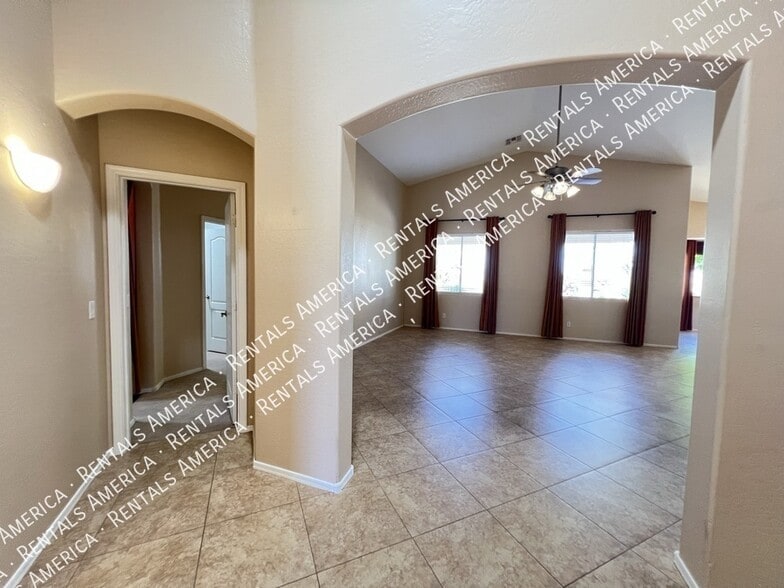 Building Photo - 1536 E Fontana Dr