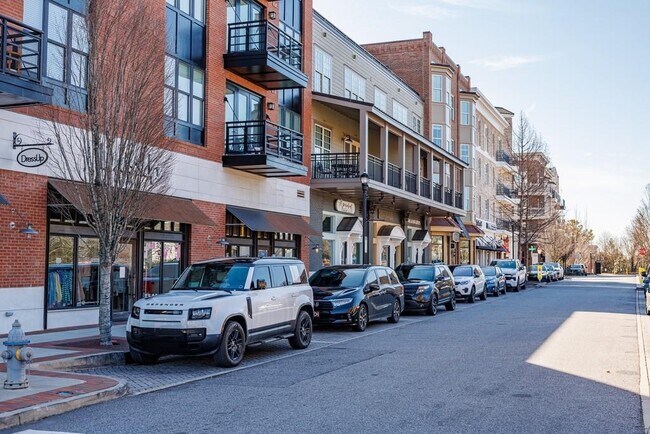 Building Photo - 440 Baroque Dr