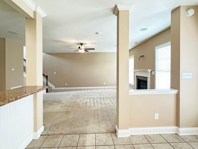 Building Photo - Beautiful, Spacious 3 BR House! All Electr...