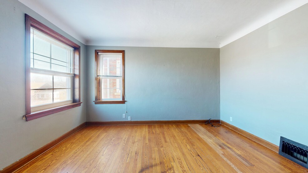 Building Photo - 5816 Mardel Ave