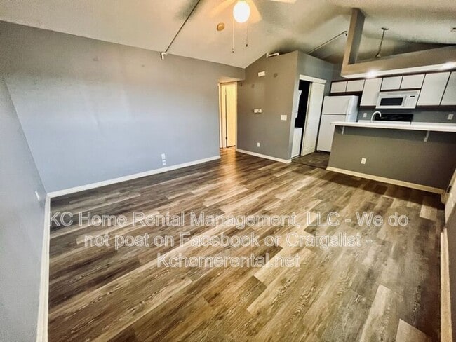 Building Photo - 6836 N Olive St