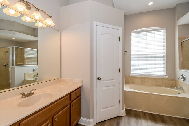 Building Photo - 672 Mandy Oaks Dr