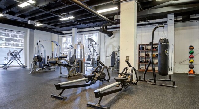 Building Photo - 1 BED | 1 BATH | DRAYTON TOWER | ALL UTILITIES INCLUDED