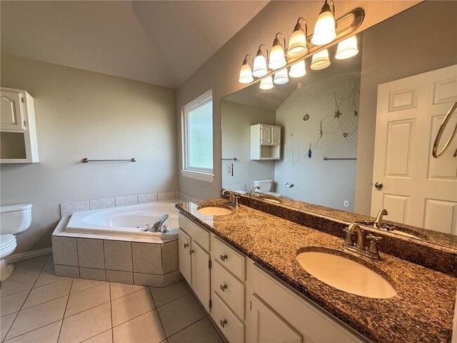 Building Photo - 1808 Lancaster Dr