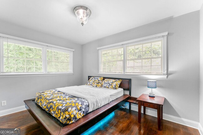 Building Photo - 1131 Custer Ave SE