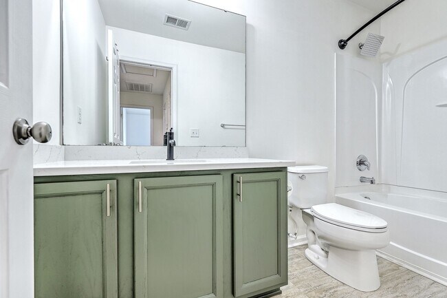Building Photo - Charming 3-Bedroom Townhome in Summer Wood...