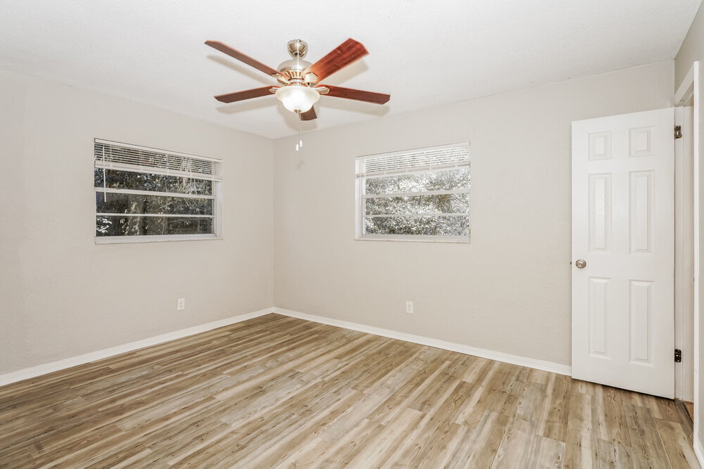 Building Photo - 989 E Normandy Blvd