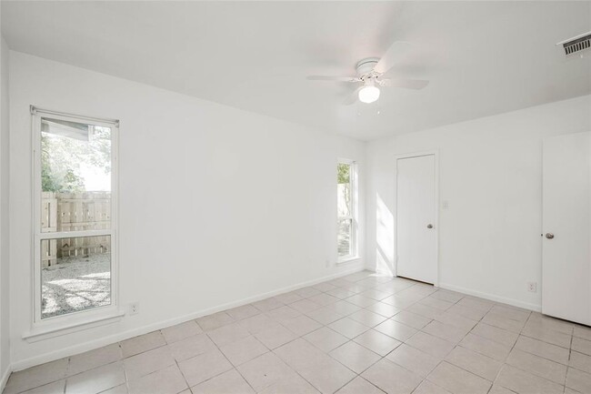 Building Photo - 3304 Dolphin Cove
