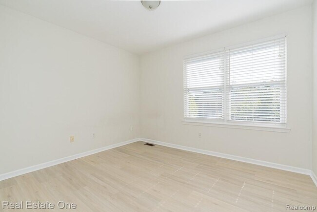 Building Photo - 619 Whitney Dr