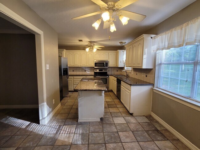 Building Photo - 1 Briar Oak Cir