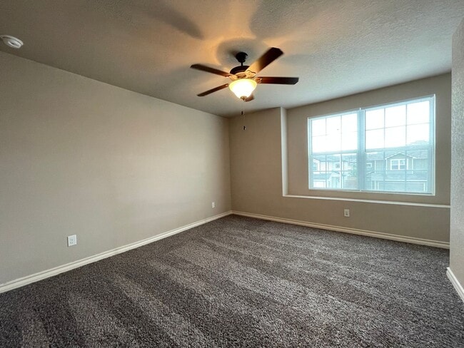 Building Photo - Townhome for rent