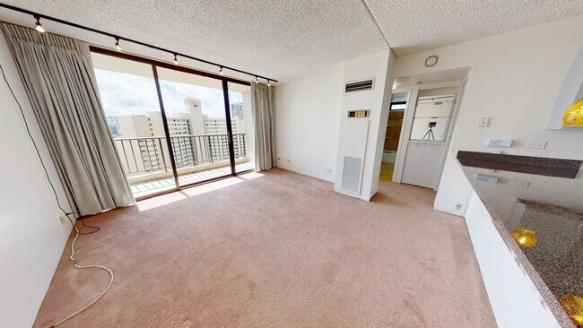 Building Photo - Waikiki, Pet Friendly. Central AC