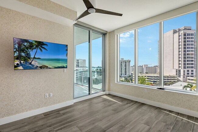 Building Photo - 111 S Pineapple Ave