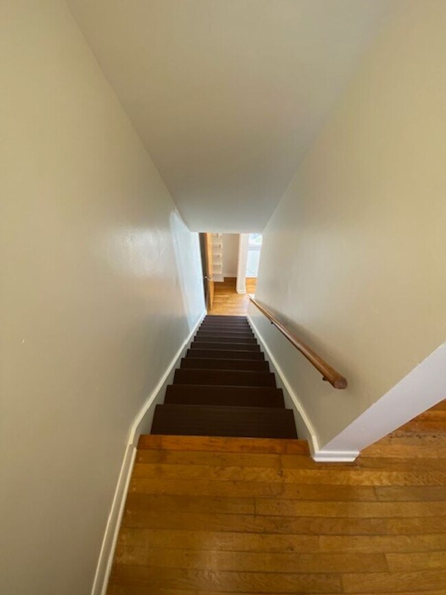 Building Photo - 2 bedroom townhouse