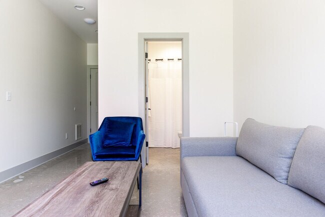 Building Photo - 315 NE Burwood Mews