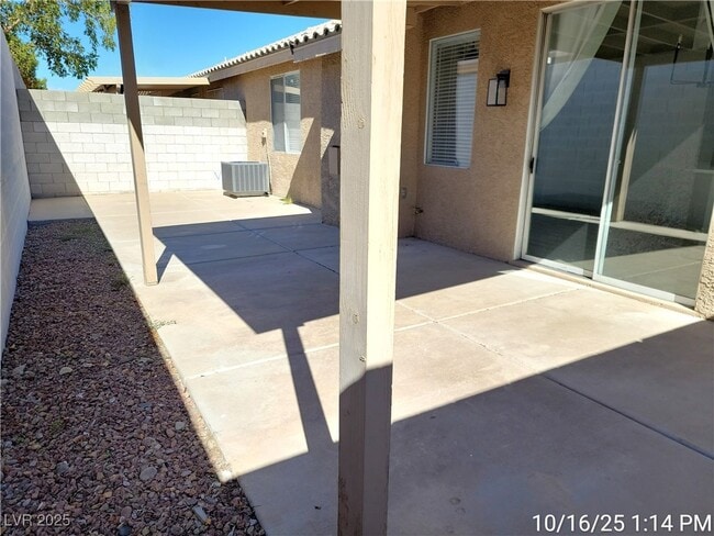 Building Photo - 201 Crown Imperial St