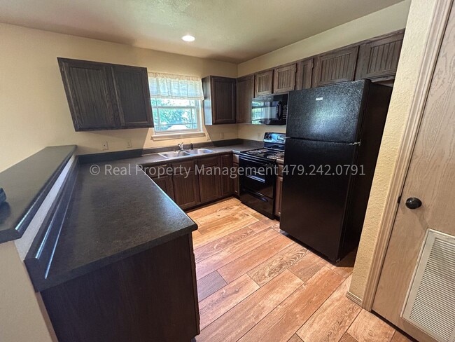 Building Photo - MOVE IN SPECIAL! JUST PAY MOVE IN FEES! 2 ...