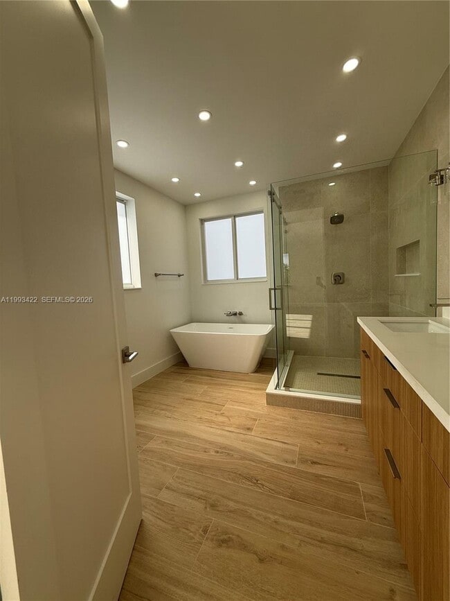 Building Photo - 1981 SW 33rd Ave