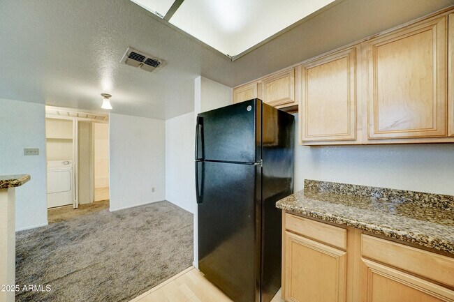 Building Photo - 5757 W Eugie Ave