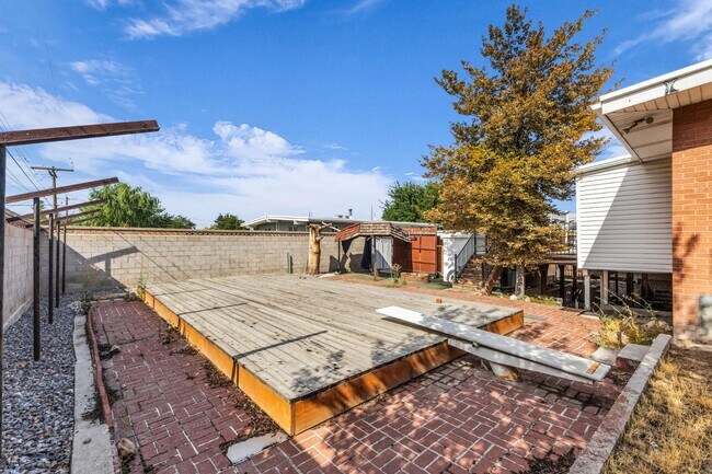 Building Photo - 3876 S Lee Maur St