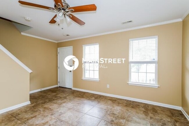 Building Photo - 3 Bedroom Pet-Friendly Home in Charlotte, NC with Main Street Renewal