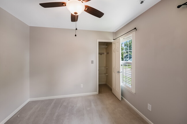 Building Photo - 1011 Willow Ridge Dr