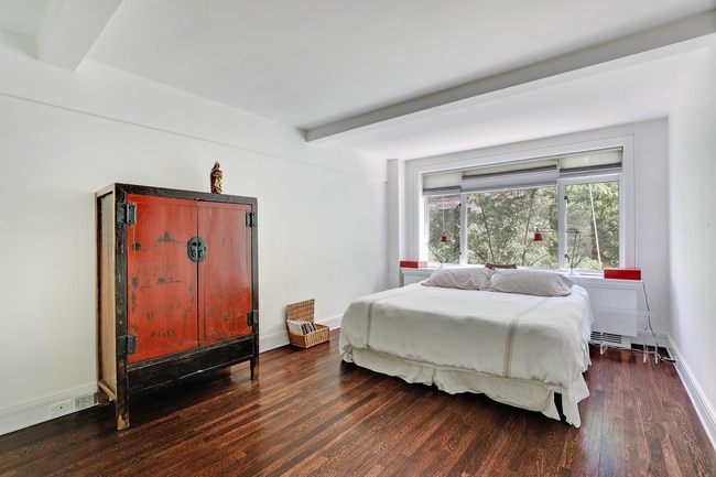 Building Photo - 170 E 77th St