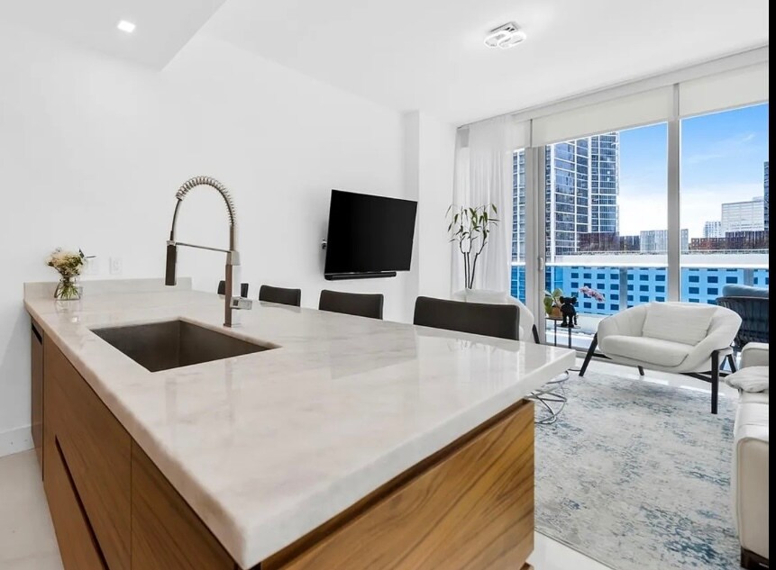Building Photo - 200 Biscayne Boulevard Way