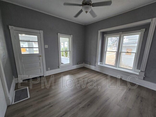 Building Photo - 714 W 1st St