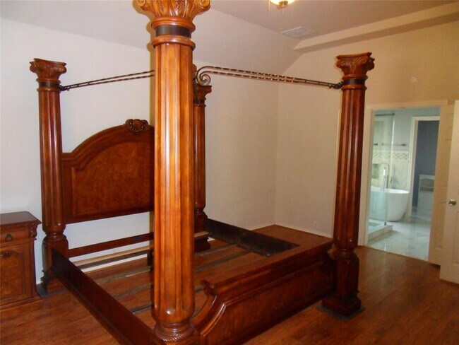 Building Photo - 524 Carismatic Ln