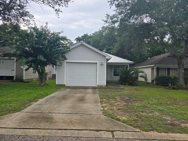 Building Photo - 7720 Lola Cir