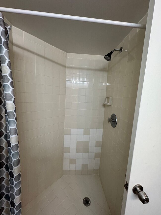 Building Photo - Experience comfort & leisure in this charming condo nestled within Orlando's best-kept secret, Ve...