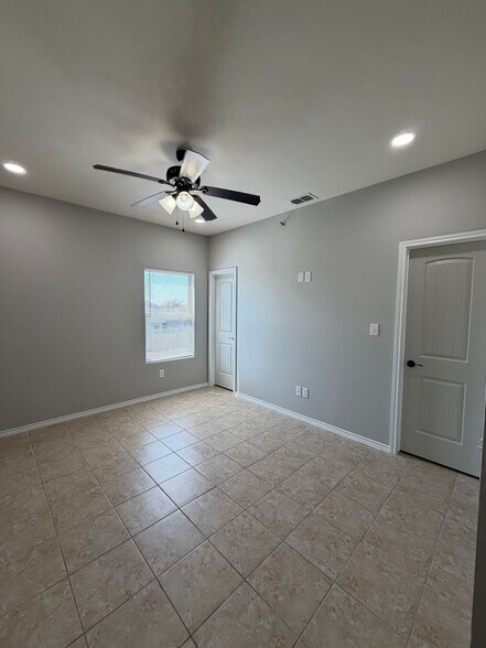 Building Photo - 306 S 25th St