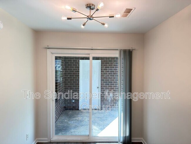 Building Photo - 186 Dorchester Manor Blvd