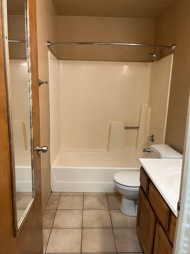 Building Photo - 3028 N Corrine Dr
