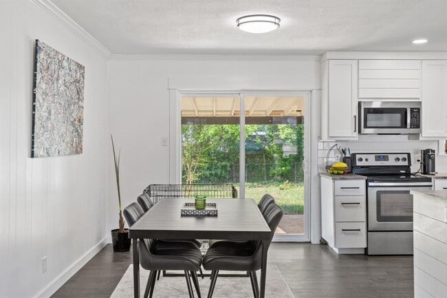 Building Photo - 1200 Ash Dr