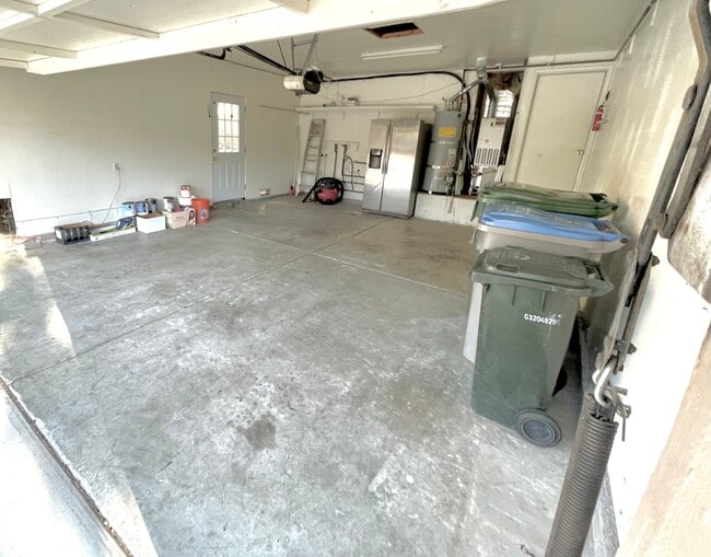 Building Photo - 3520 Pleasant Knl Dr