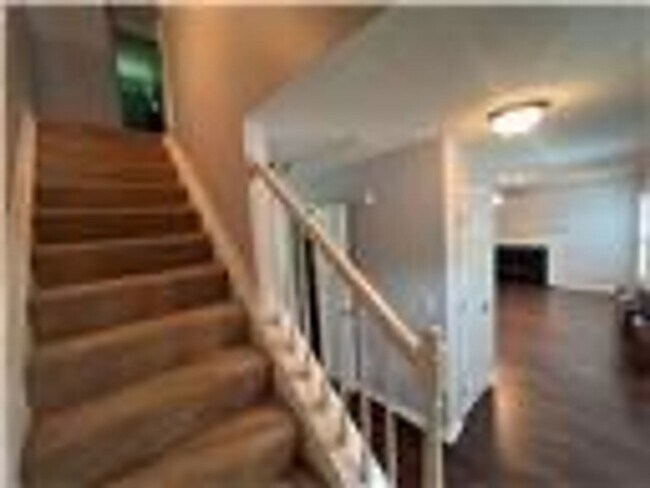 Building Photo - Beautiful Single-Family 3BR Cozy Home