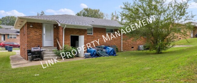 Building Photo - 3620 Missionaire Ave
