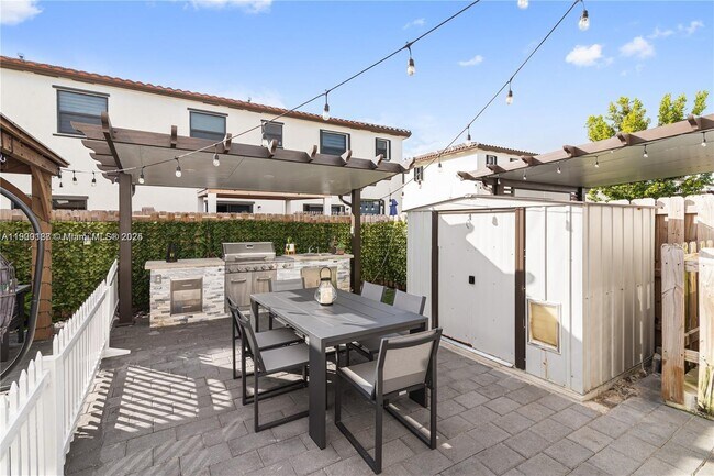 Building Photo - 23296 SW 110th Ct