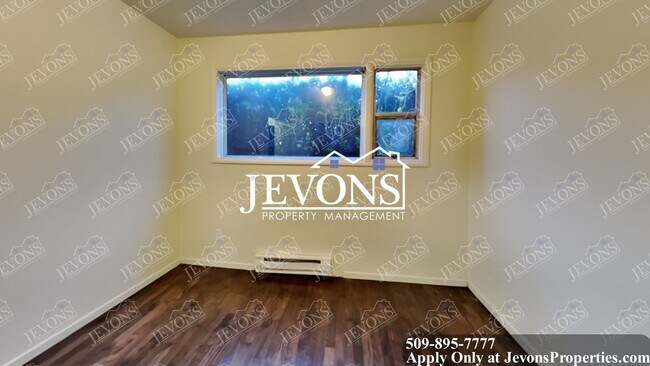 Building Photo - 50% off on the first full month's rent if the move-in occurs by 5/31.
